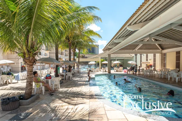 Piscinas com palmeiras do diRoma Exclusive