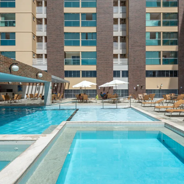 Piscinas termais e prédio do Piazza diRoma