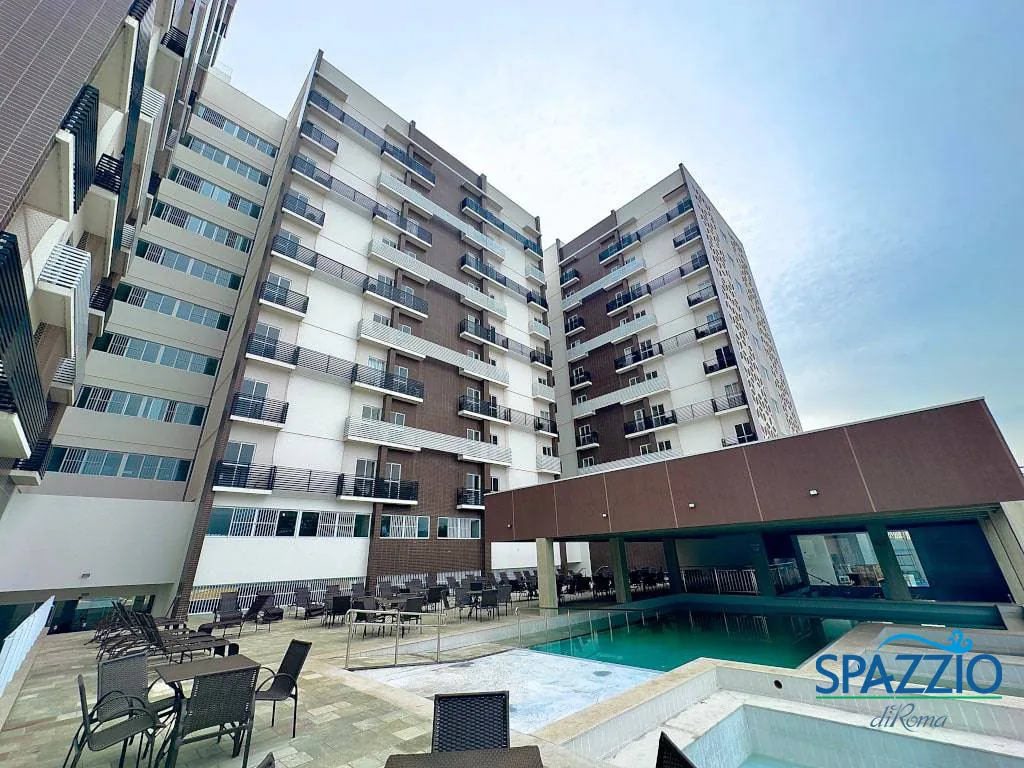 Torre e piscina do Spazzio diRoma