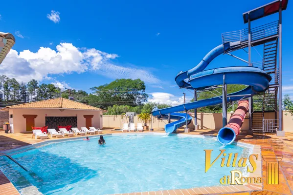 Piscina com toboágua do Villas diRoma