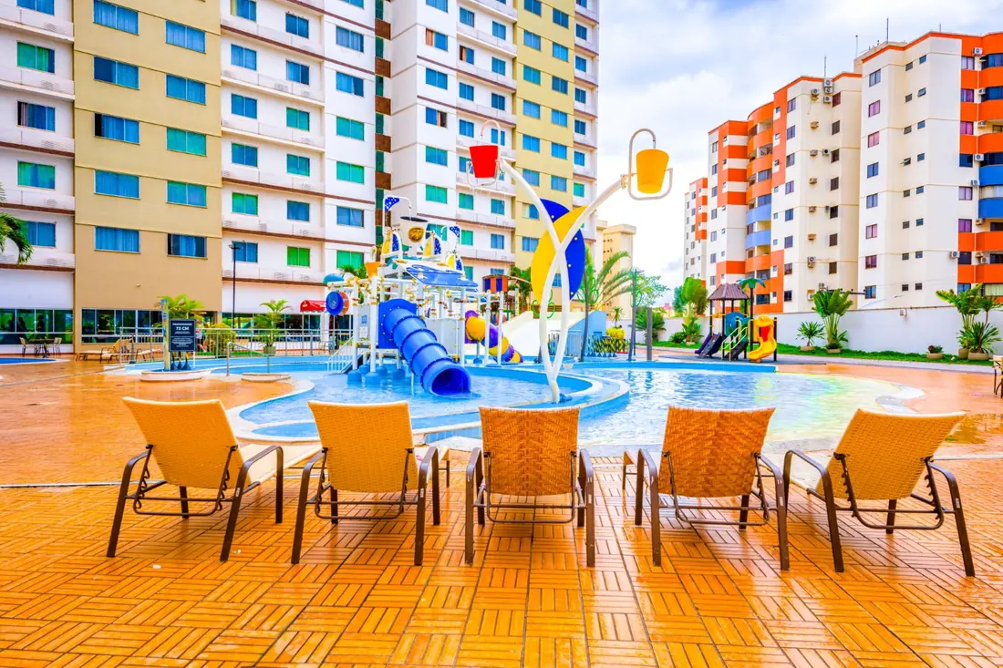 Área de lazer e piscinas do Riviera Park